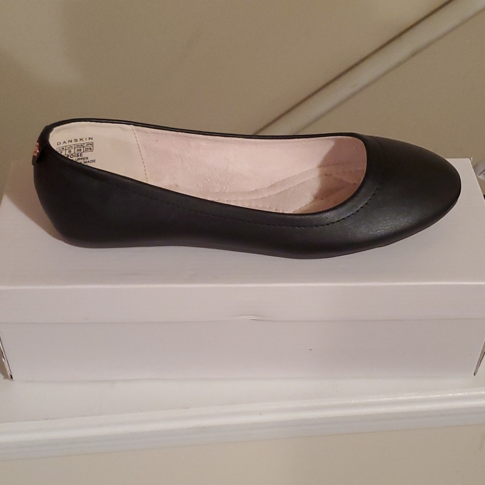 Danskin Poise flats